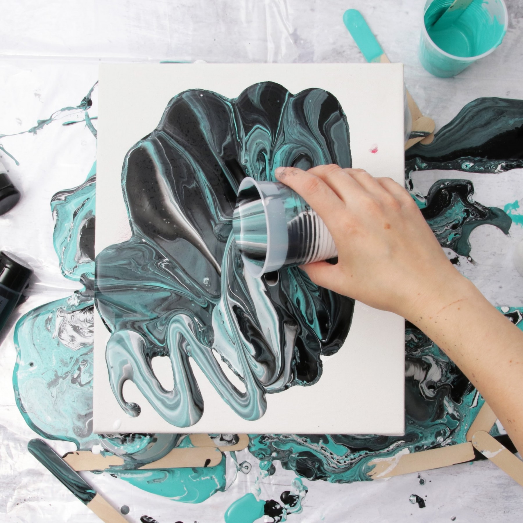 1800x1800 Techniques For Acrylic Pour Painting Deserres - Pour Painting