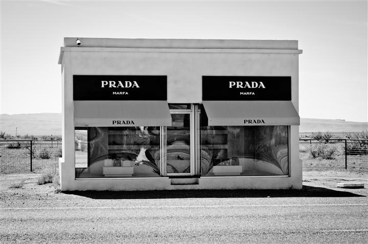 720x478 Prada Marfa By Alexandra Henry - Prada Painting