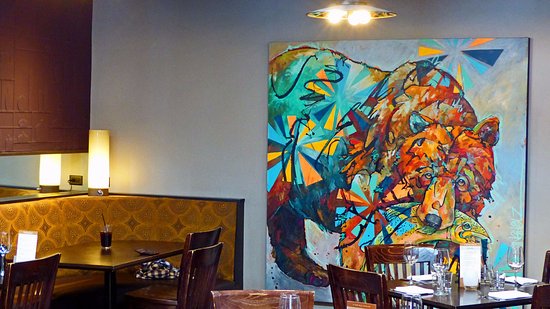 550x309 One Of Many Contemporary Wildlife Paintings Inside The Restaurant - Restaurant Painting