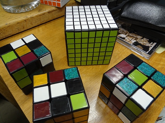 576x432 How To Use Finger Nail Paints (Polish) To Paint A Rubik's Cube - Rubiks Cube Painting
