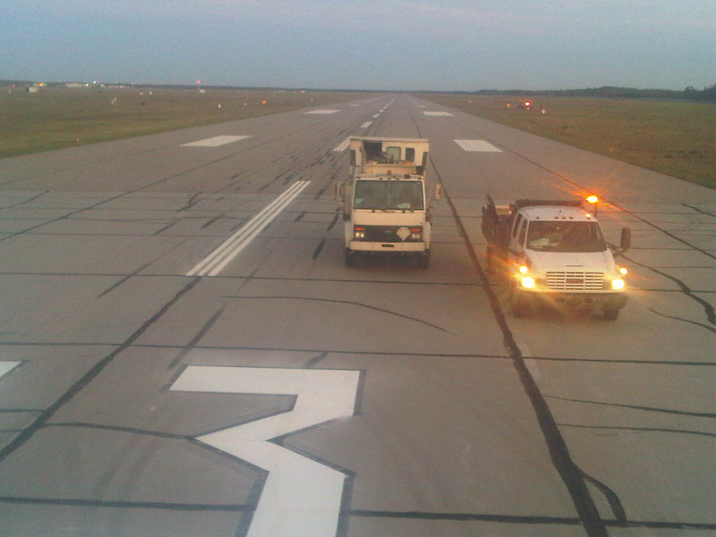 1400x1050 Line Painting Aaa Striping Amp Seal Coating Service - Runway Painting