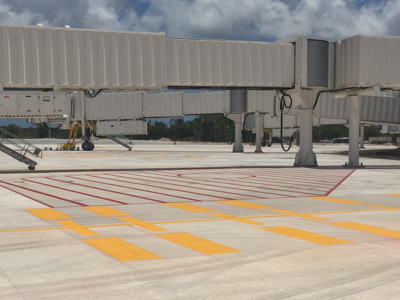 1280x960 Runway Cleaning And Painting - Runway Painting
