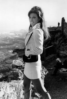 236x346 Raquel Welch Painting Salvador Dali 47466 Infovisual - Salvador Dali Raquel Welch Painting