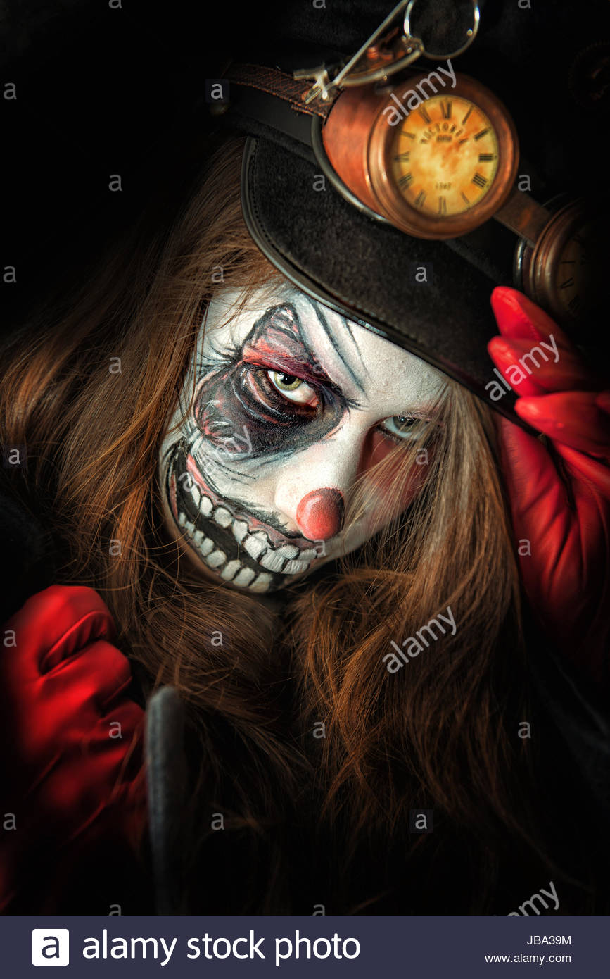 867x1390 Teenage Girl With Scary Clown Face Painting Stock Photo 144666304 - Scary Clown Painting