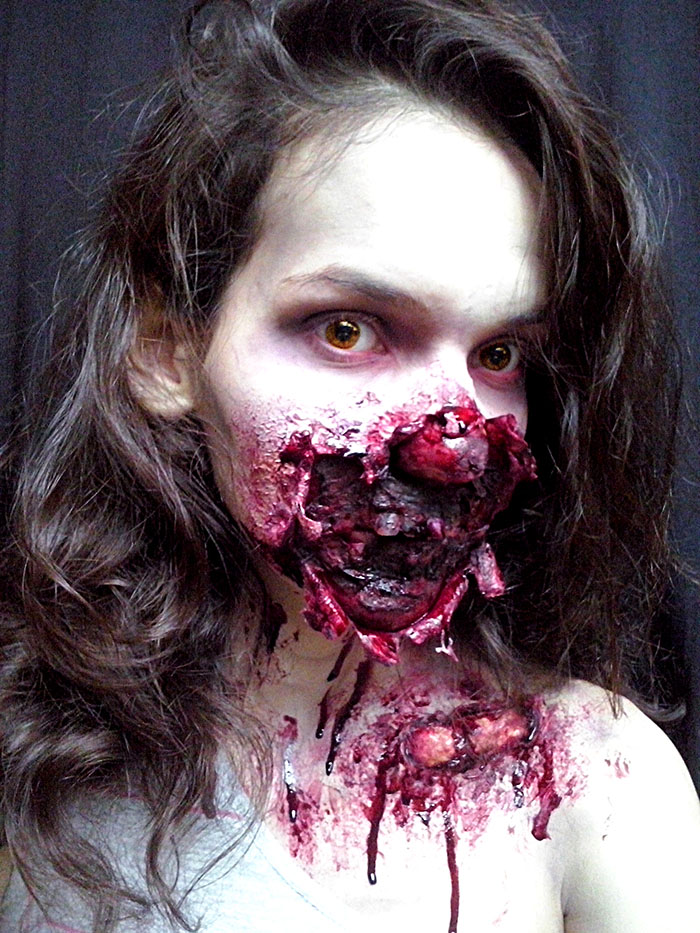 700x933 Scary Halloween Face Painting Competition 2015 - Scary Face Painting