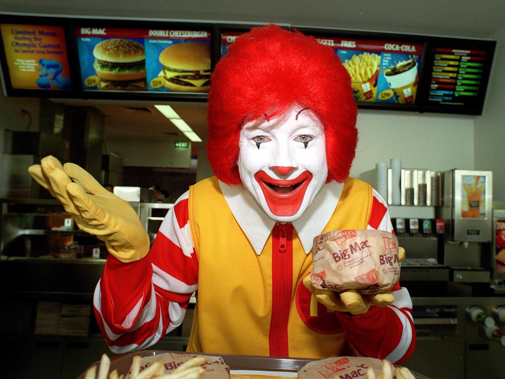 2142x1607 Mcdonald's Is Forced To Hide Ronald Mcdonald Amid Creepy Clown - Scary Ronald Mcdonald Painting