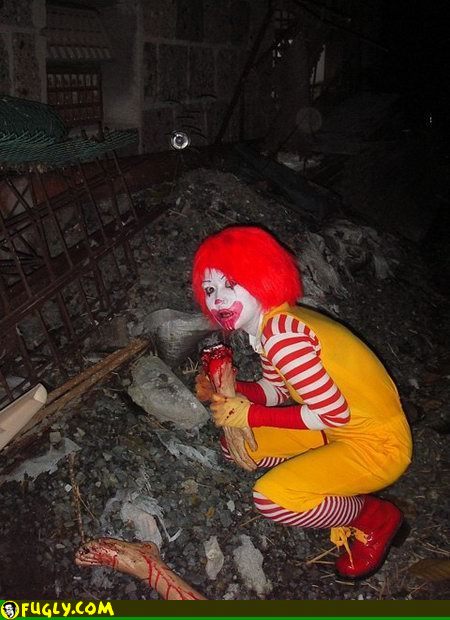 450x620 The 20 Most Terrifying Pictures Of Ronald Mcdonald Ever - Scary Ronald Mcdonald Painting