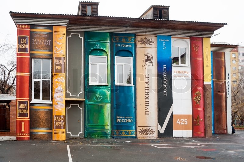 800x532 The Gymnasium Building Painted As Book Shelf. Tyumen. Russia - School Building Painting
