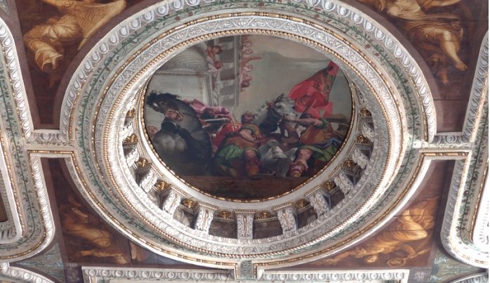 698x403 The Flag And Symbols Of Skanderbeg In The Famous Church Of Venice - Skanderbeg Painting