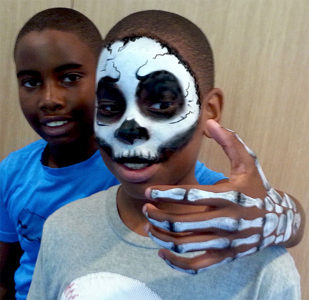 1000x971 Skull Versus Skeleton Hand - Skeleton Hand Painting