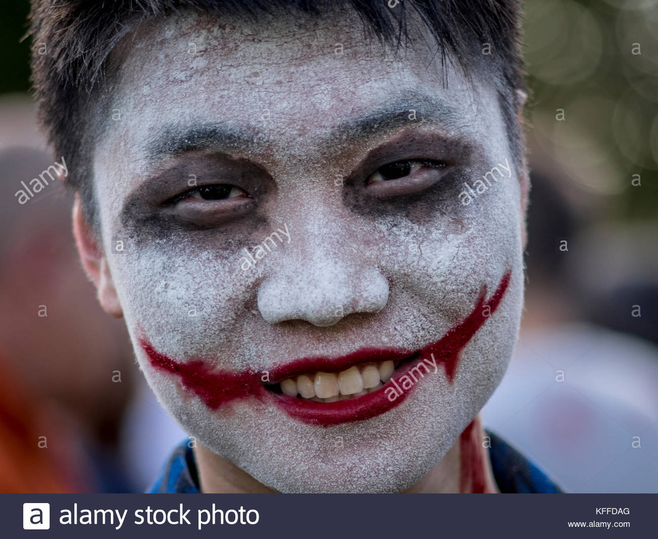 1300x1065 Bristol, Uk. 28th Oct, 2017. Portrait Of A Man Wearing Face Paint - Smile Face Painting