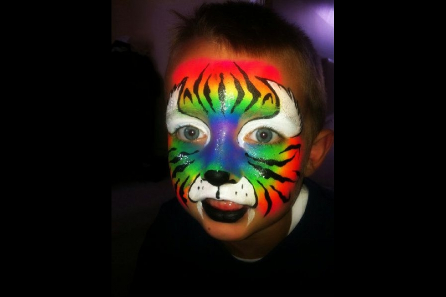 900x600 Smiley Faces Face Painting Leeds Leeds (2) - Smiley Face Painting