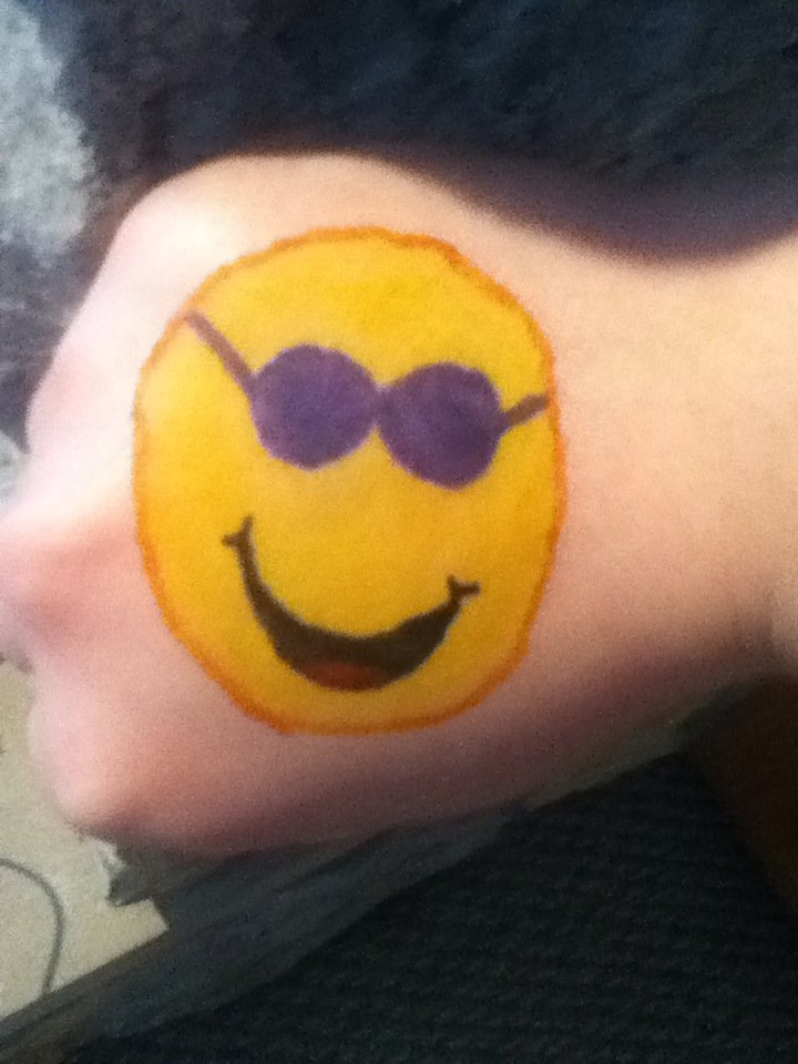 720x960 Hand Painting Smiley Face With Sun Glasses Raynbow The Clown - Smiley Painting