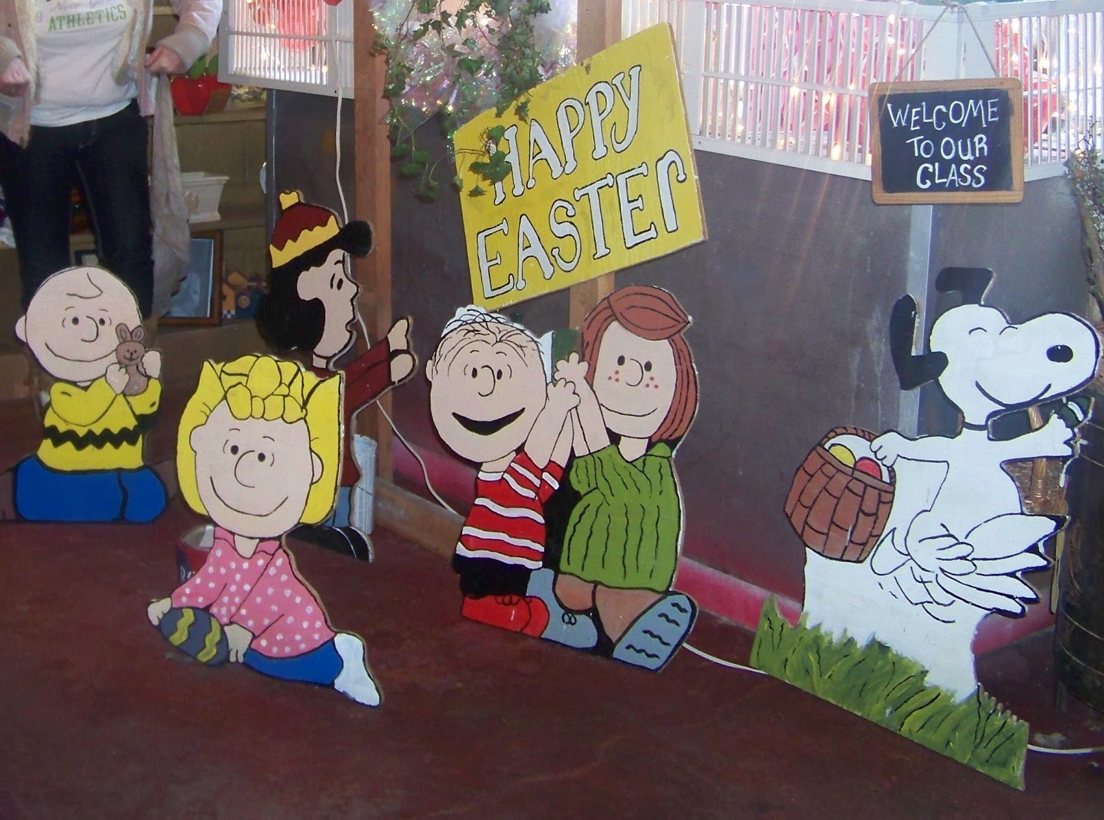 1600x1189 Exciting Image Of Accessories For Christmas Design And Decoration - Snoopy Christmas Painting