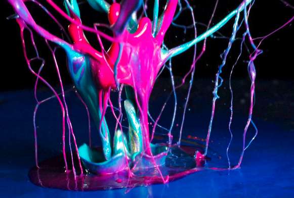 581x392 Sound Wave Paintings Linden Gledhill Splashes Around With Paint - Sound Wave Painting