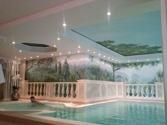 550x412 The Relaxing Painting On The Spa'Wall - Spa Painting