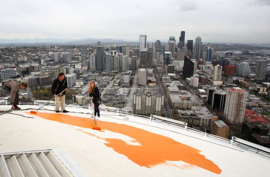 920x604 Space Needle Returns To Its Original Color - Space Needle Painting