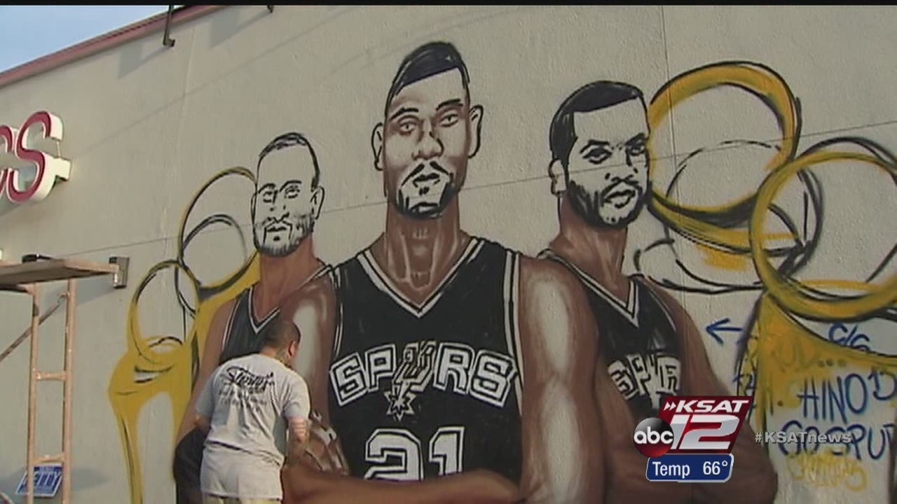 1280x720 Sa Artists Paint Spurs Mural - Spurs Painting