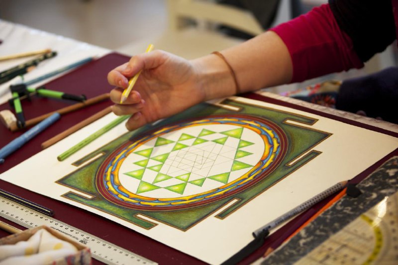 800x533 Yantra Drawing Amp Painting Meditation Course, London - Sri Yantra Painting