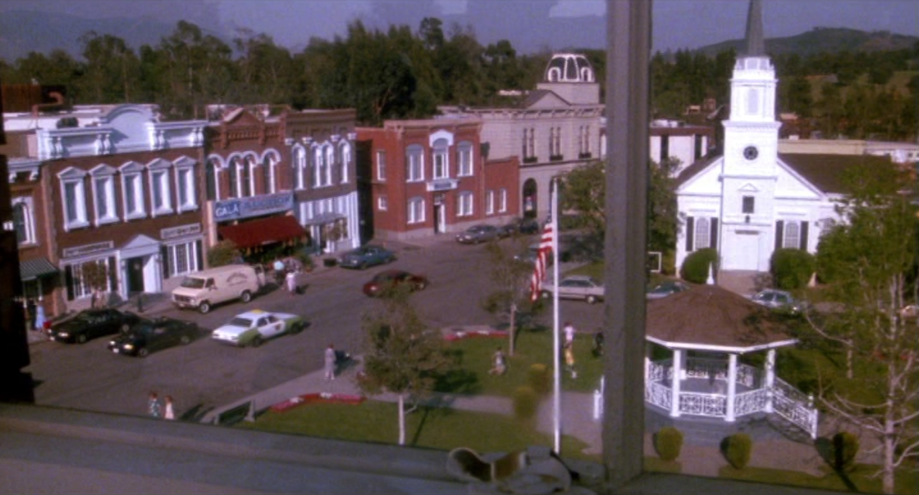 1888x1018 Gilmore Girls News And Random Facts Dvdbash - Stars Hollow Painting