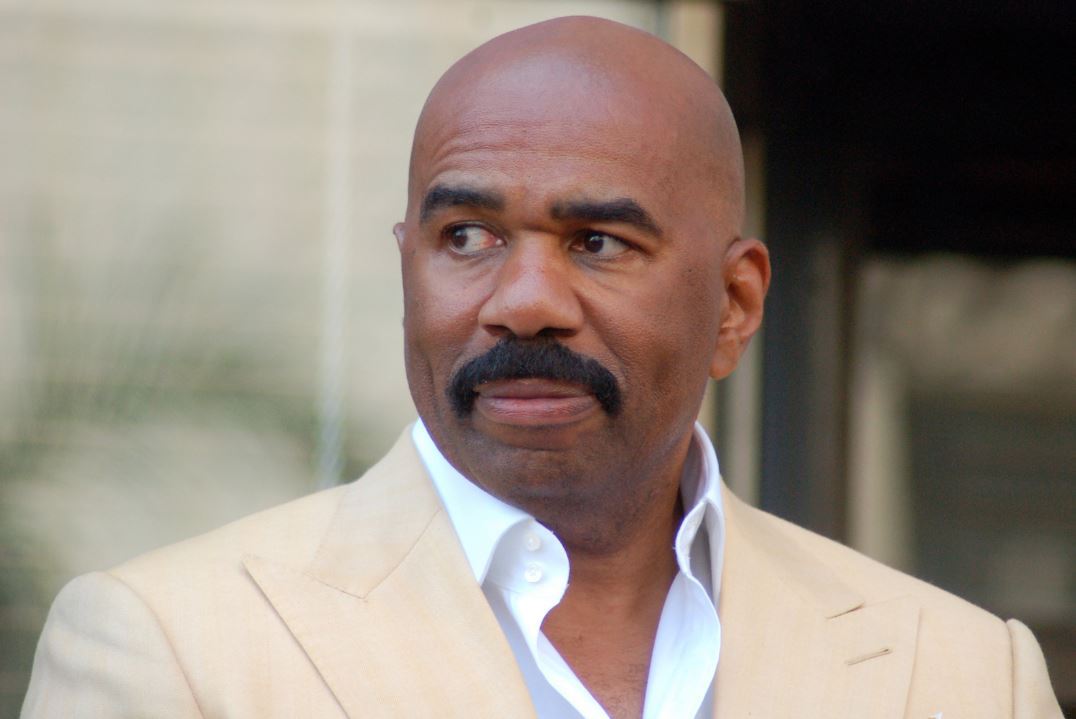 1076x719 How Come The Social Media Mob Didn'T Come For Steve Harvey - Steve Harvey Painting