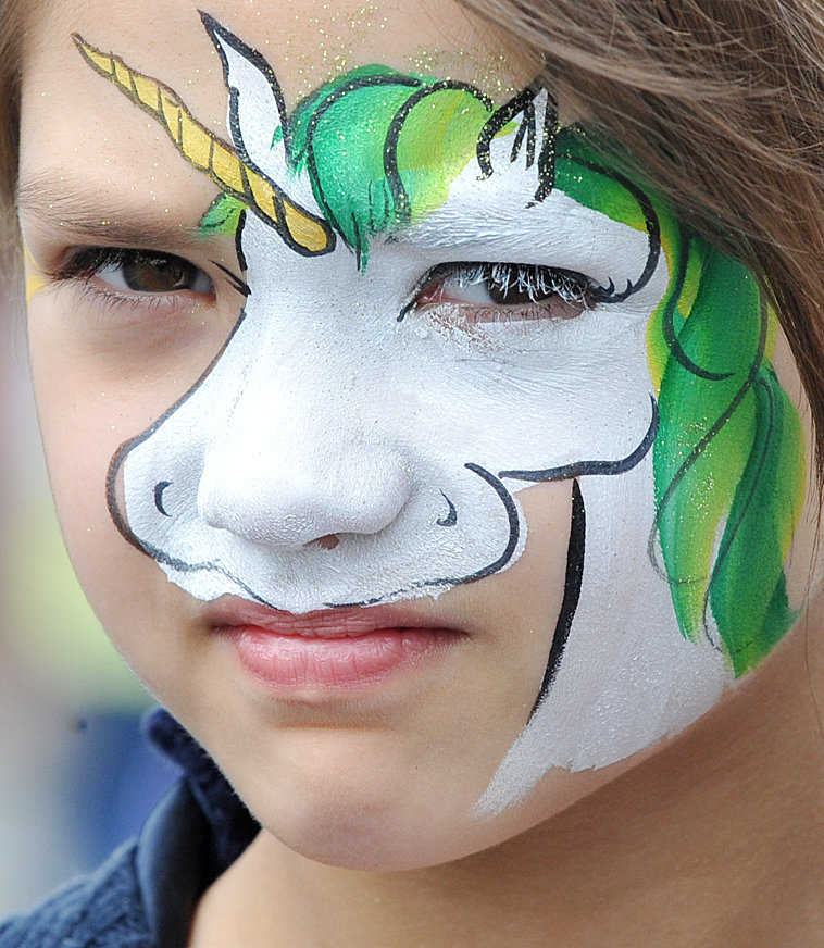 758x872 Showing Off The Face Paint In Cleveland - Sun Face Painting