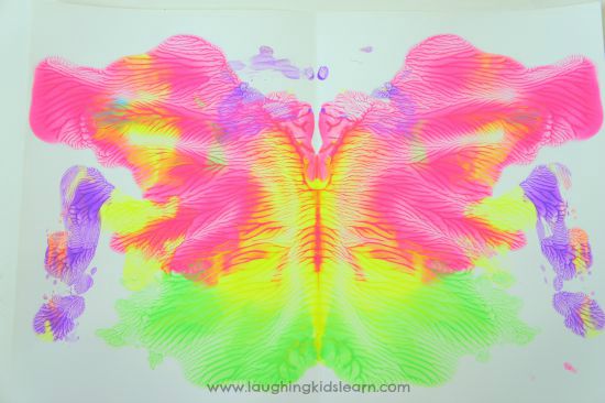 550x366 Squishy Painting For Kids That Teaches Symmetry - Symmetrical Painting