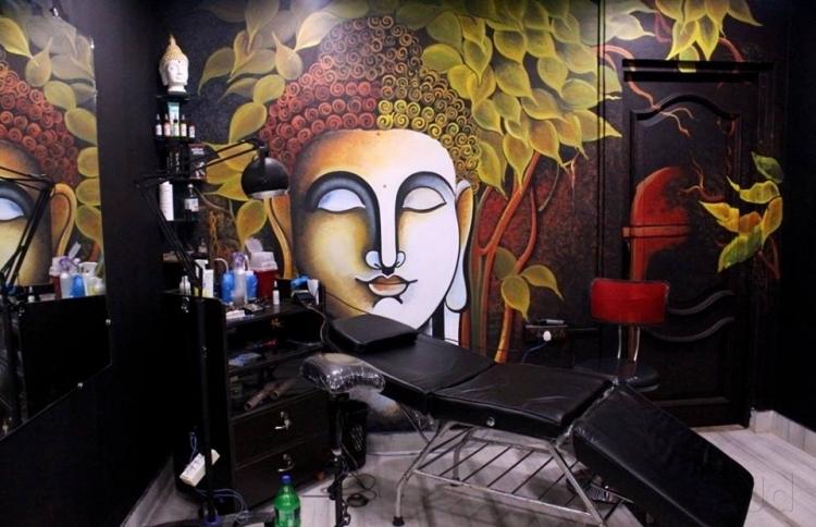 750x484 The Wrong Turn Tattoo Studio, Gandhinagar - Tattoo Artist Painting