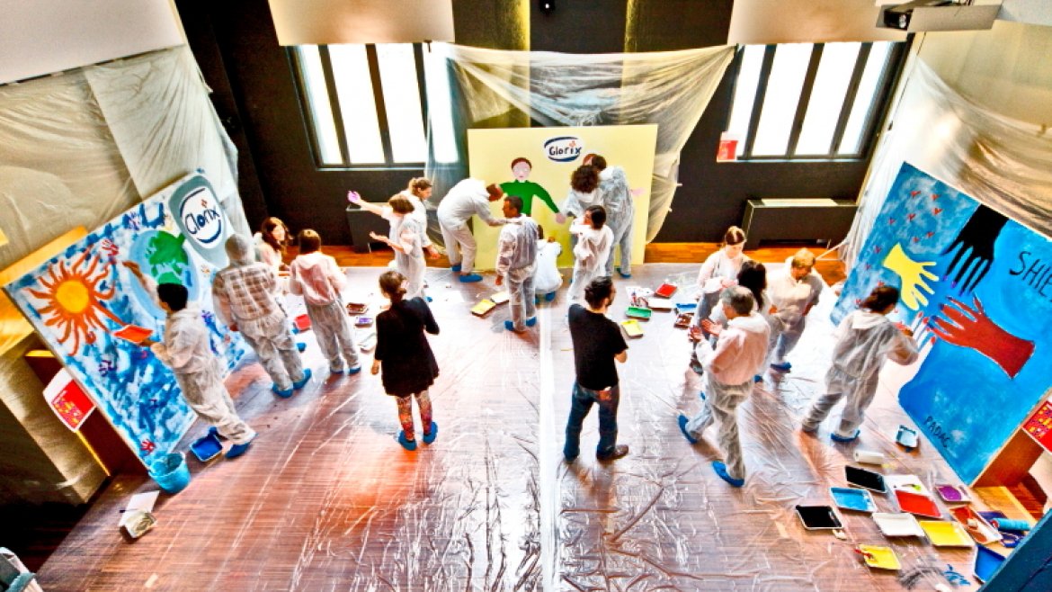 1170x658 What You Need To Know About Painting Team Building In Sydney - Team Painting