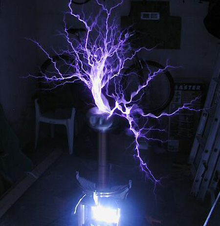 450x463 Feature Guy Turns 250,000 Volt Tesla Coil Into Functional Guitar - Tesla Coil Painting