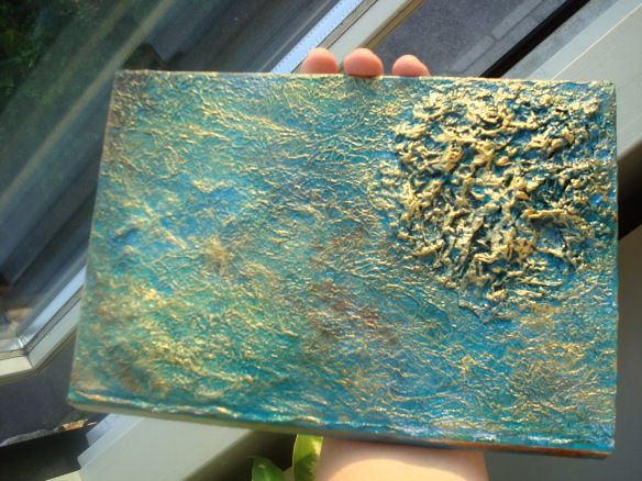 584x438 Tutorial Create A Textured Background Using Aluminum Foil Diy - Textured Acrylic Painting