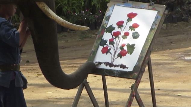 634x356 Incredible Elephant That Can Probably Paint As Well As You Daily - Thai Elephant Painting