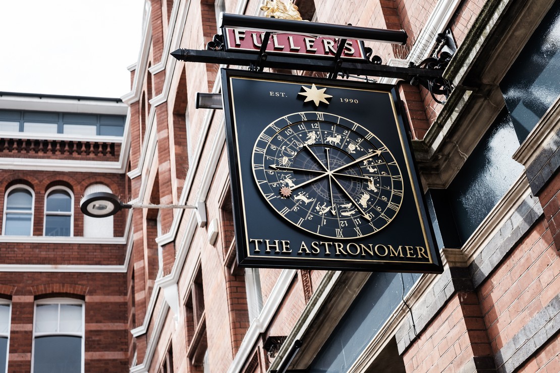 1110x740 The Astronomer Liverpool Street London Pub Reviews Designmynight - The Astronomer Painting