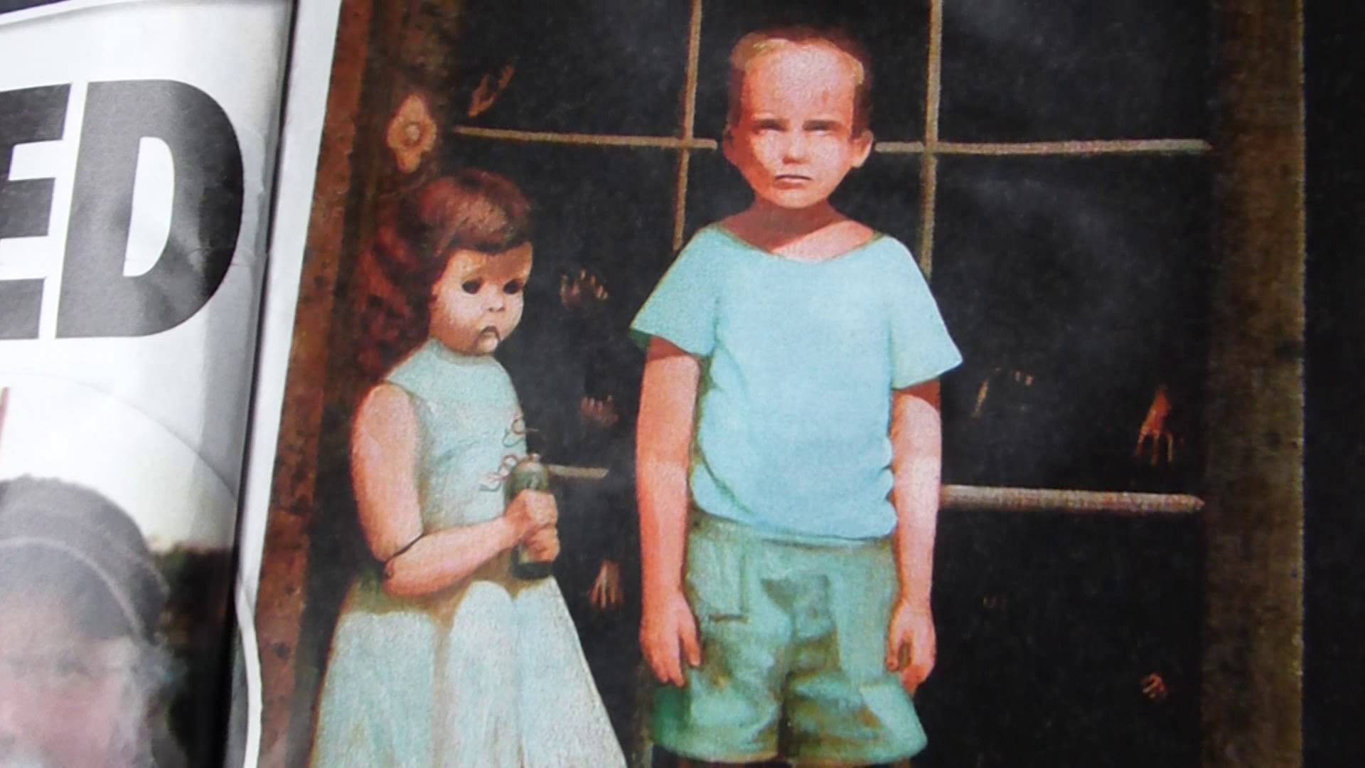 Картина мальчик и кукла у стеклянной двери. Билл Стоунхем – «руки противятся ему» (1972). Билл Стоунхэм руки противятся ему. Билл Стоунхэм Проклятая картина. Руки сопротивляются ему Билла Стоунхэма картина.