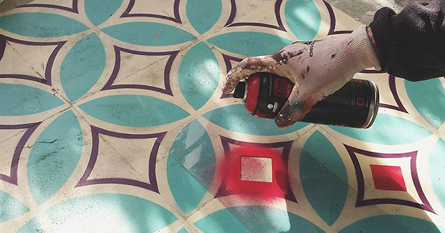 640x336 Graffiti Artist Spray Paints Abandoned Buildings' Floors - Tile Painting Art