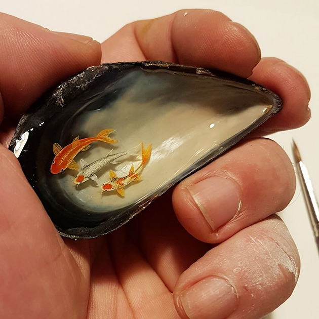 630x630 Turkish Artist Paints Unbelievably Tiny Paintings Onto Small Objects - Tiny Painting
