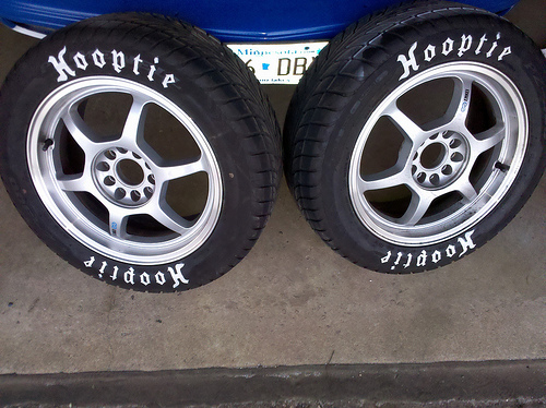 500x374 Painting Raised White Letters On Tires - Tire Painting