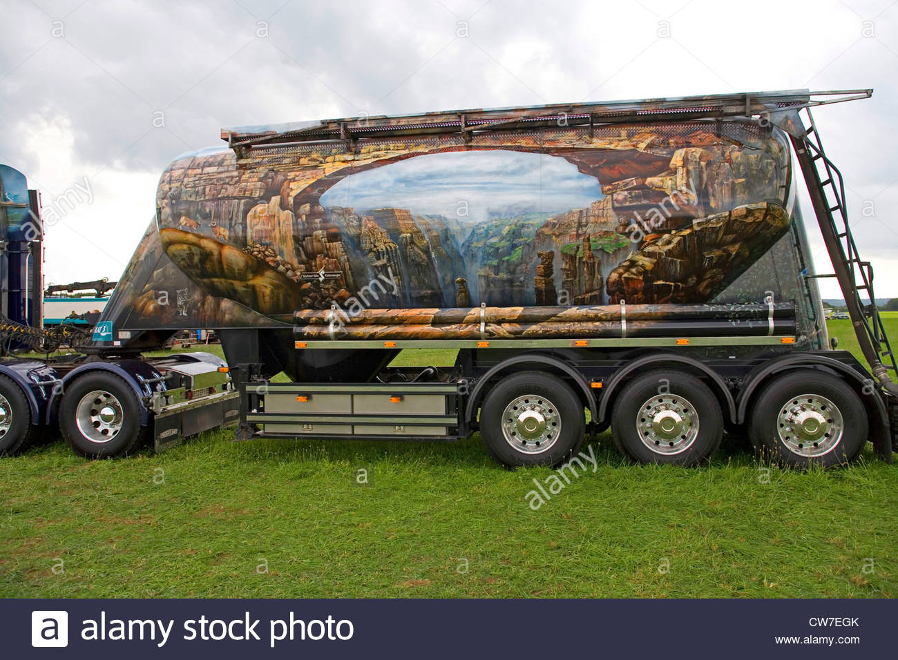1300x956 Truck Painting Stock Photos Amp Truck Painting Stock Images - Truck Painting