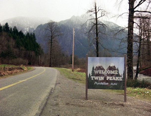 610x466 We Found The Man Who Painted The Famous Welcome To Twin Peaks Sign - Twin Peaks Painting
