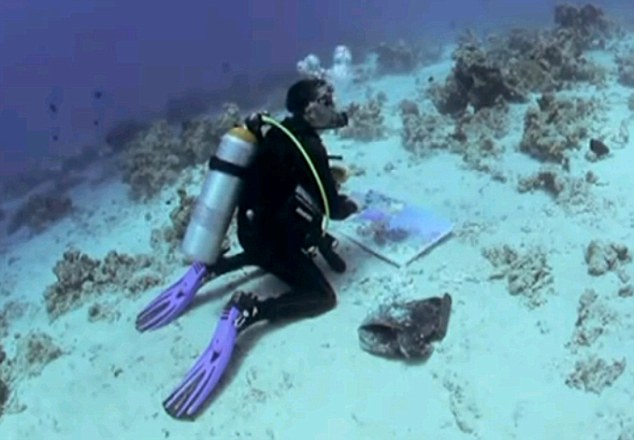 634x440 Underwater Painting In The Black Sea In Ukraine Daily Mail Online - Underwater Painting Artist