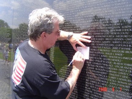 432x324 Vietnam Veteran Searches For Davison Township Family Of Fallen - Vietnam Memorial Painting