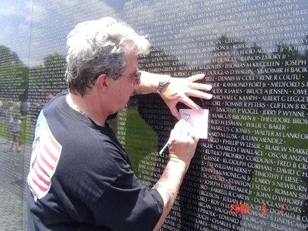 432x324 Vietnam Wall Painting Wall Of Remembrance Painting Painting - Vietnam Memorial Wall Painting