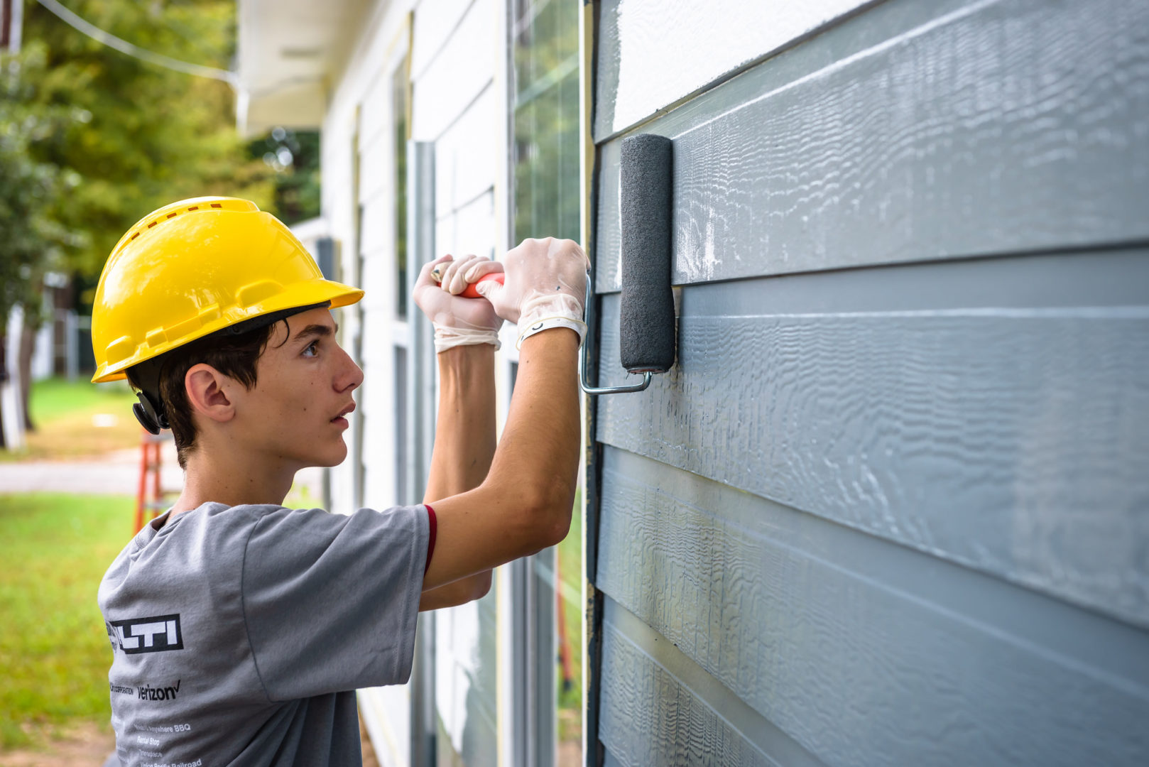 1618x1080 Community Projects Dallas Area Habitat For Humanity - Volunteer Painting
