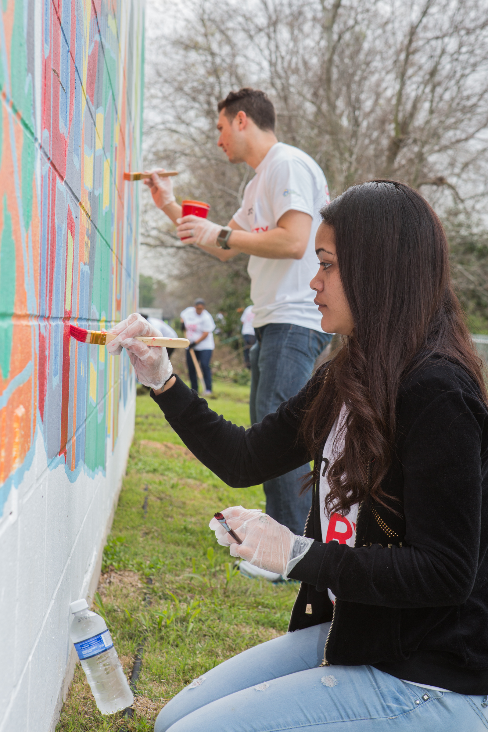 1600x2400 Global Volunteer Day Photos - Volunteer Painting