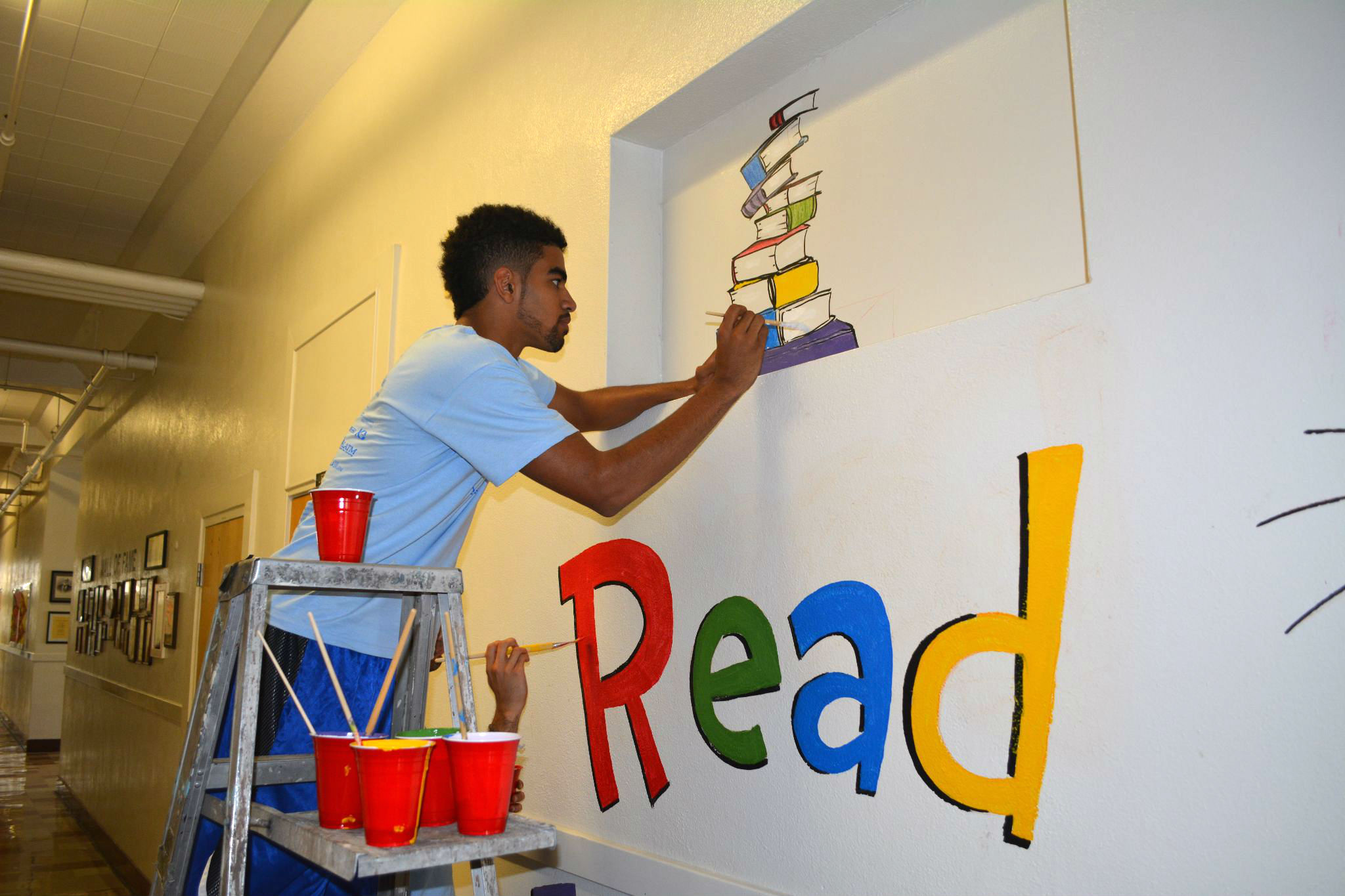 2048x1365 Thousands Of Ucla Freshman Help Out For Volunteer Day - Volunteer Painting