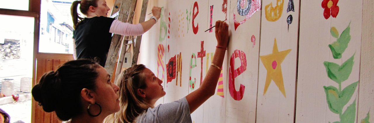 1280x422 Volunteer Limitless Horizons Ixil - Volunteer Painting