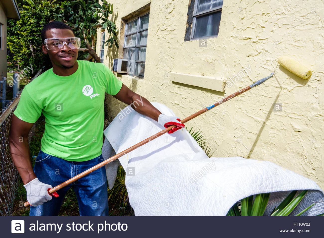 1300x956 Volunteer Painting Stock Photos Amp Volunteer Painting Stock Images - Volunteer Painting