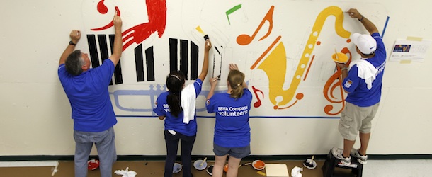 610x250 Best Volunteer Opportunities For Kids In Orange County Cbs Los - Volunteer Painting
