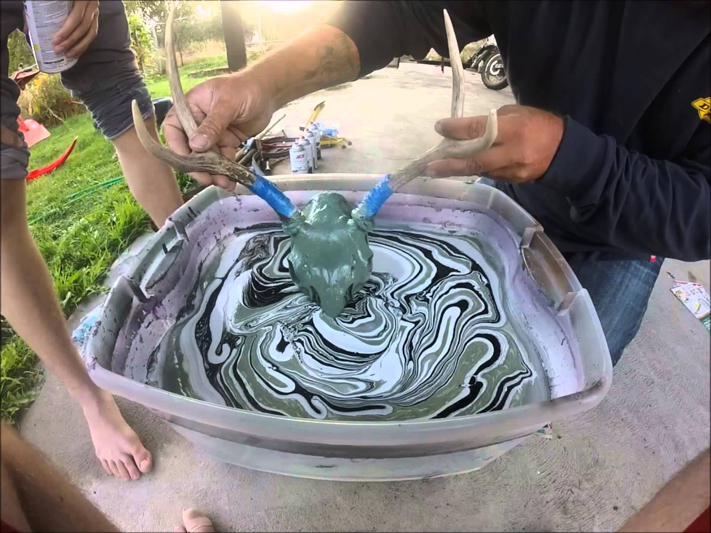 1440x1080 How To Dip Skulls With Spray Paint - Water Painting A Buck