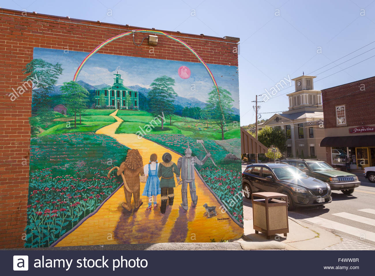 1300x957 A Mural Of The The Wizard Of Oz Painted On The Side Of A Building - Wizard Of Oz Painting